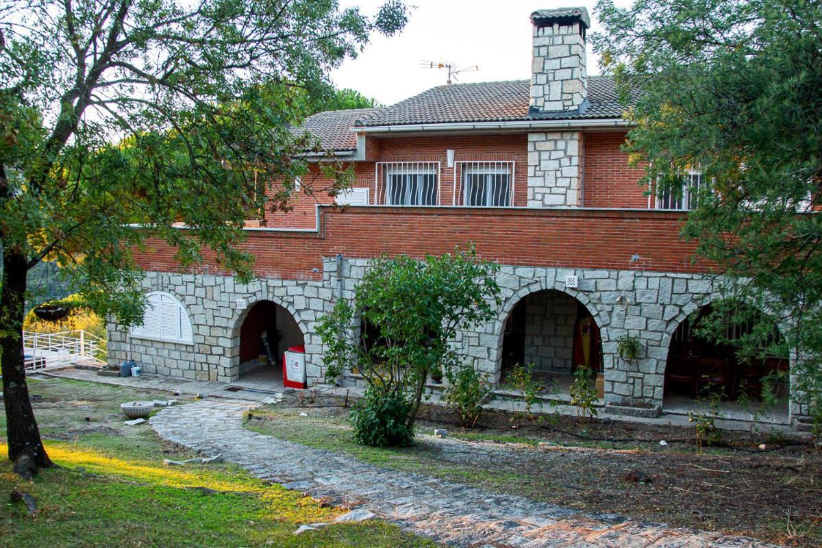 Hostal Casa Cadalso, Mirador De Gredos, Madrid Cadalso de los Vidrios Exterior foto